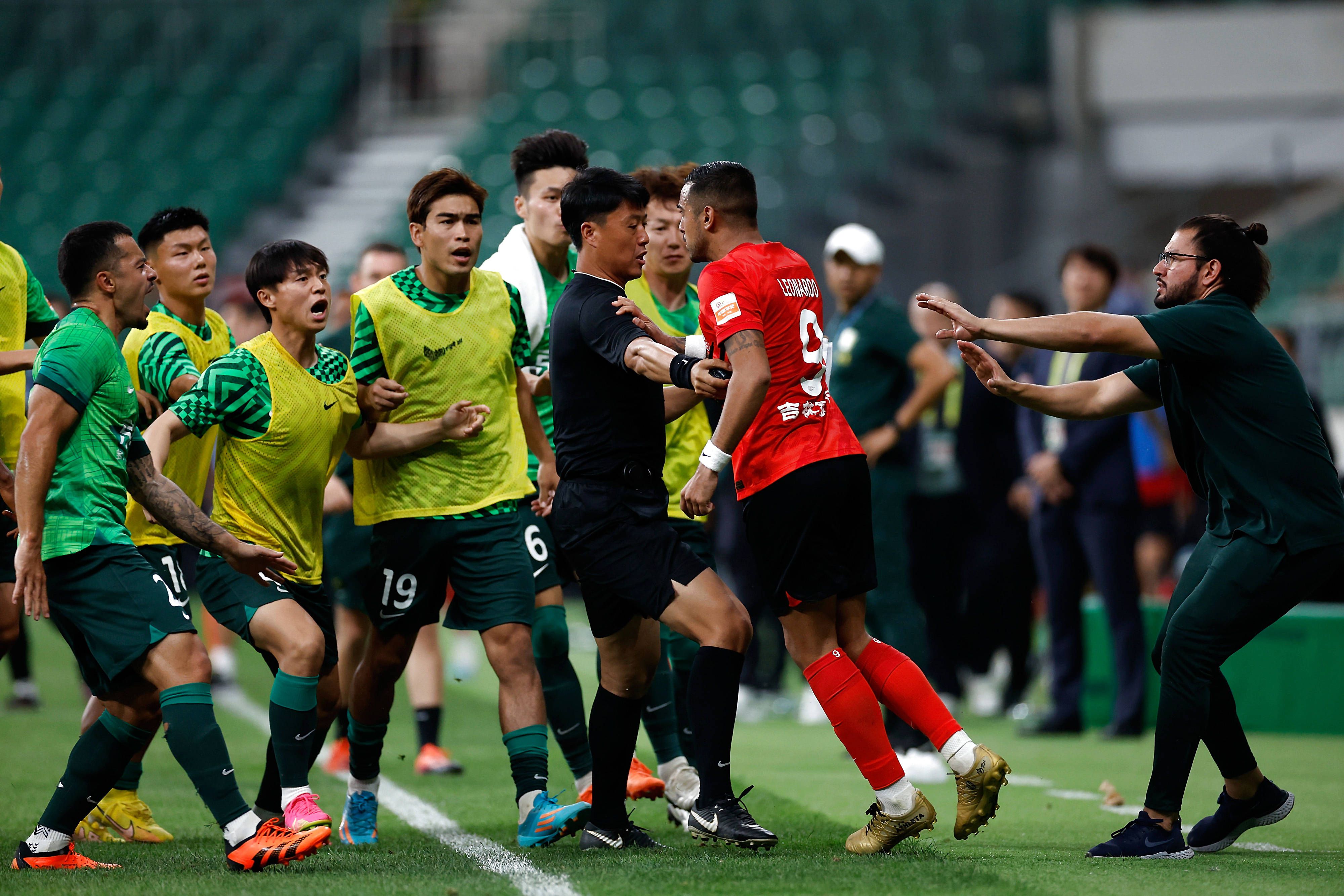 为了符合角色设定，杨坤着实在身材管理上下了番苦工